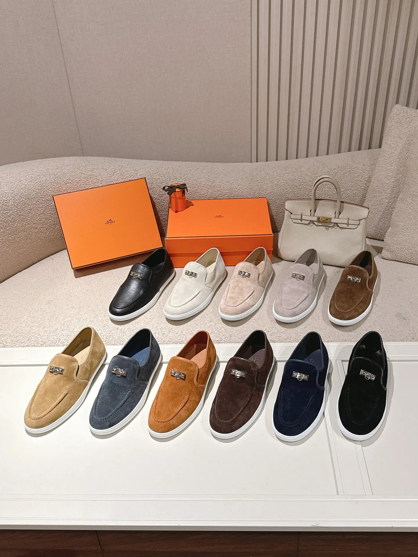 Men's Men's Shoes 600💰 Hermes# Couple Studded Loafers Calfskin and suede goatskin lace-up free sneakers with signature "H" detail. The design is simple and smooth, creating a fashionable urban look. It is comfortable and versatile. H family classics are not outdated, and the delivery counter is exquisitely packaged🛍📦 Fabric: Original customized imported first-layer cowhide/cow down Lining: Imported soft sheepskin Sole: Original open-molded anti-slip TPU material Size: 35-45
